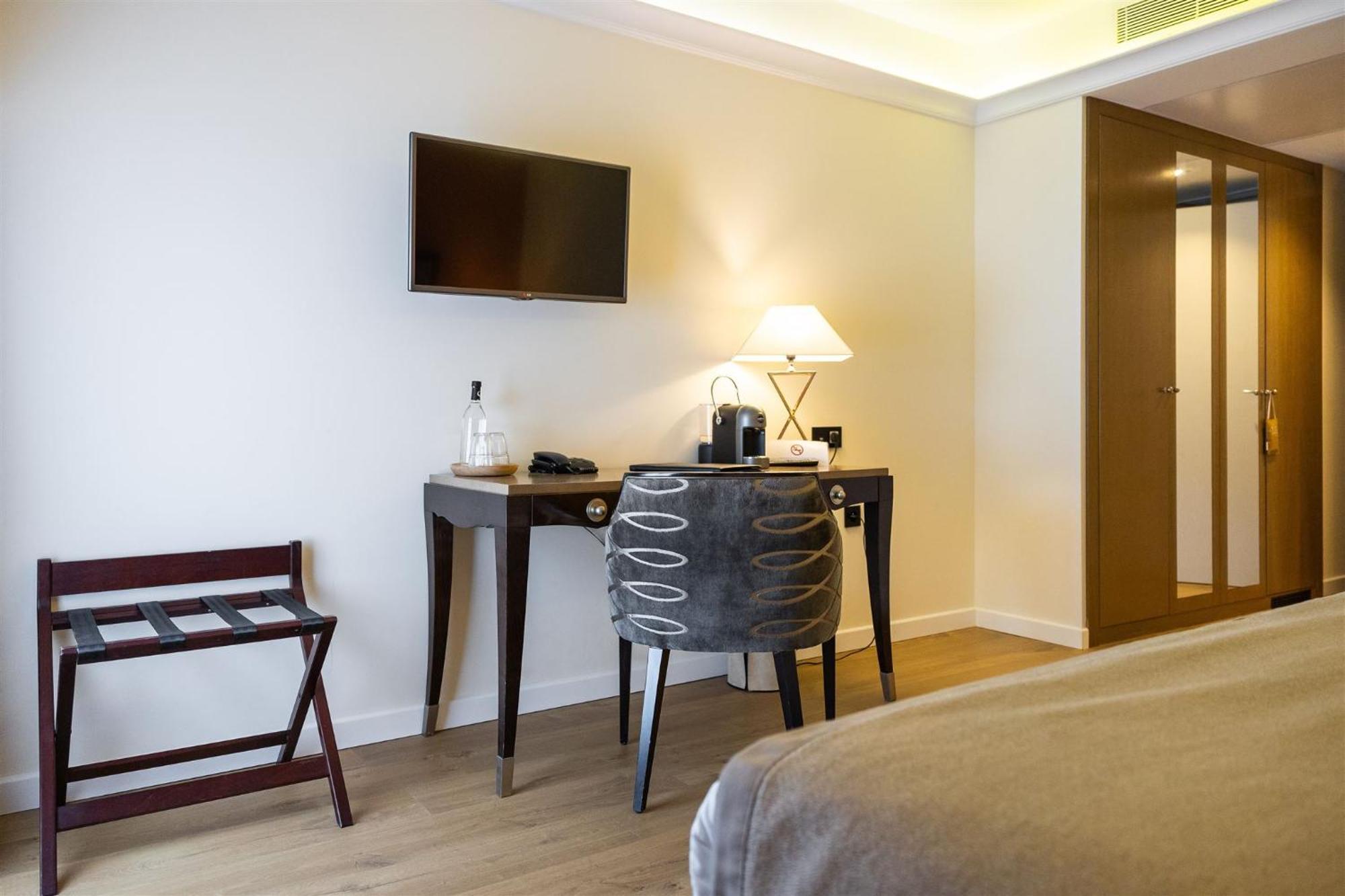 Hotel Des Gouverneurs Bastia  Ngoại thất bức ảnh