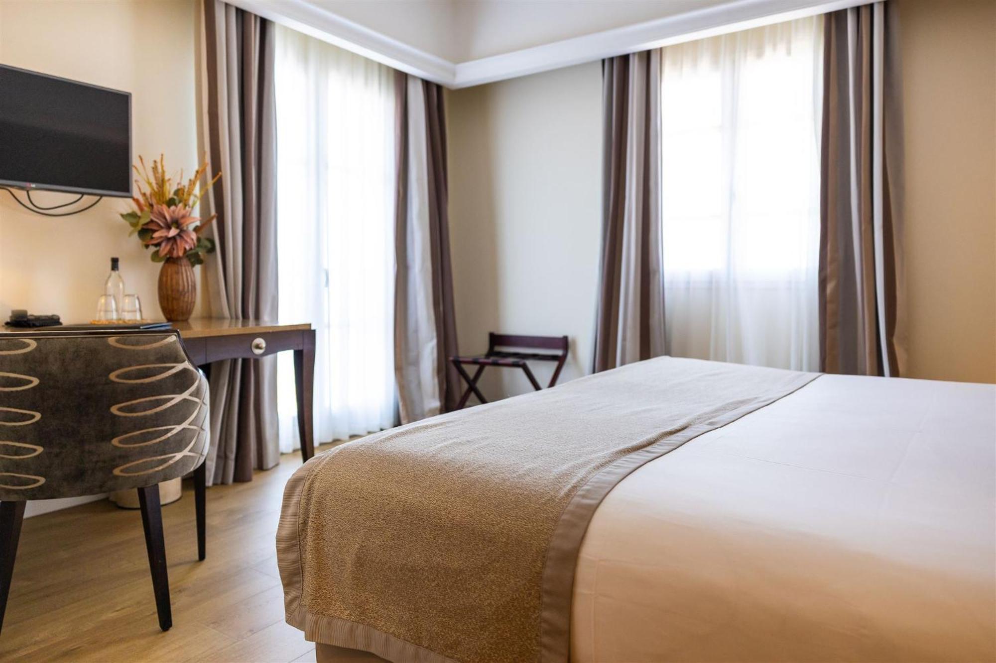 Hotel Des Gouverneurs Bastia  Ngoại thất bức ảnh